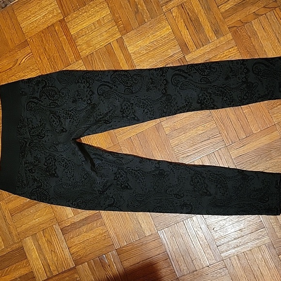 BoomBoom Black Flocked Paisley Leggings Size Large - Picture 8 of 9